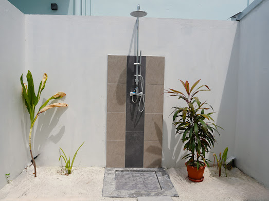 TME Beachview Open Shower